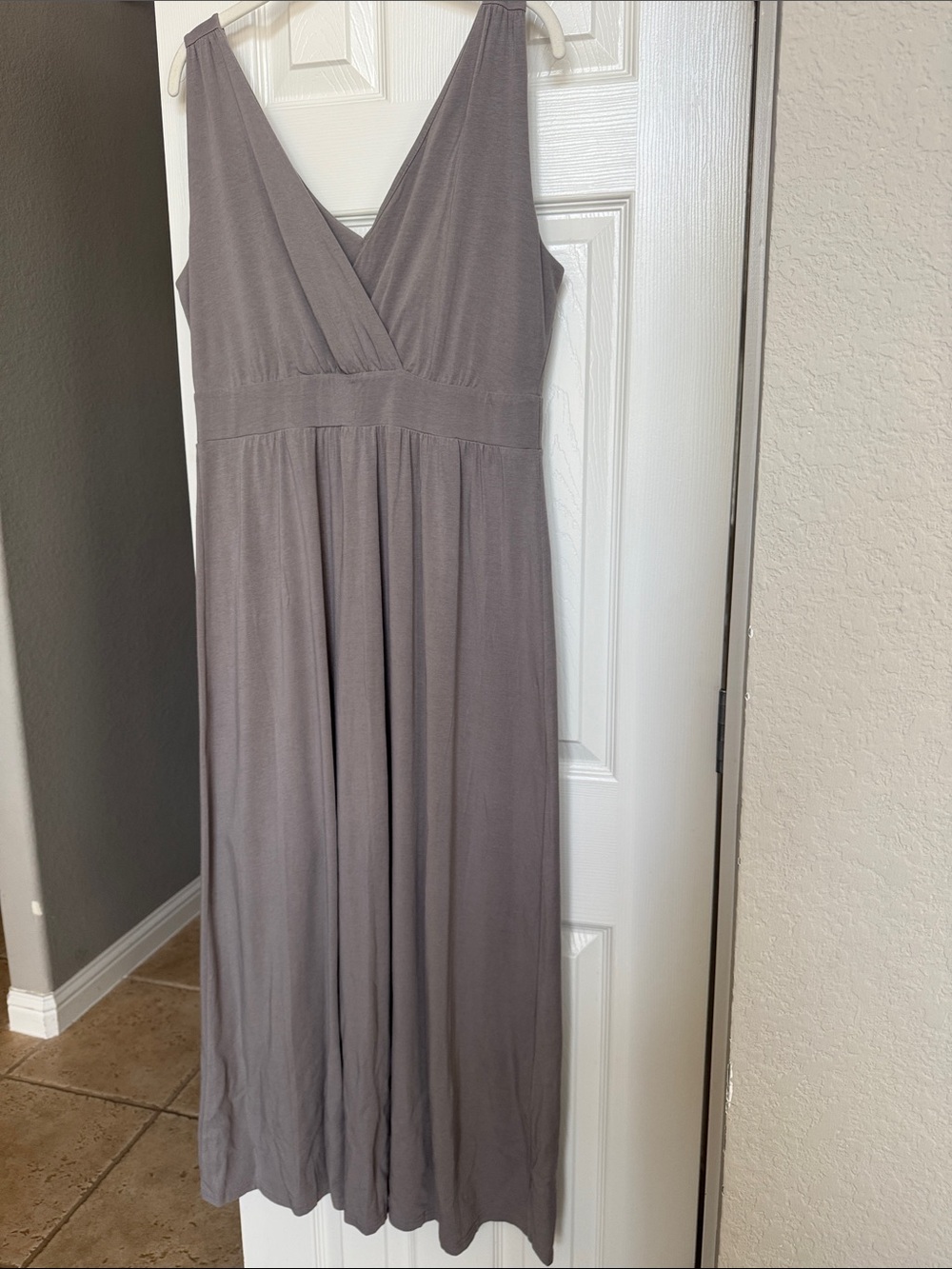 Garnet Hill Sleeveless V-Neck Maxi Dress in gray, size 12, like new
